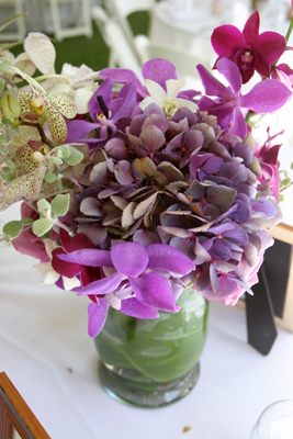 Lavender table flowers for a maui wedding