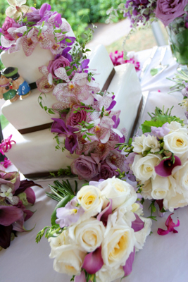 Lavender theme wedding cake