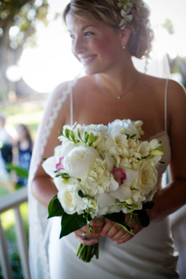 luxurious white bridal bouquet maui