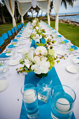 white and green wedding flowers at Olowalu